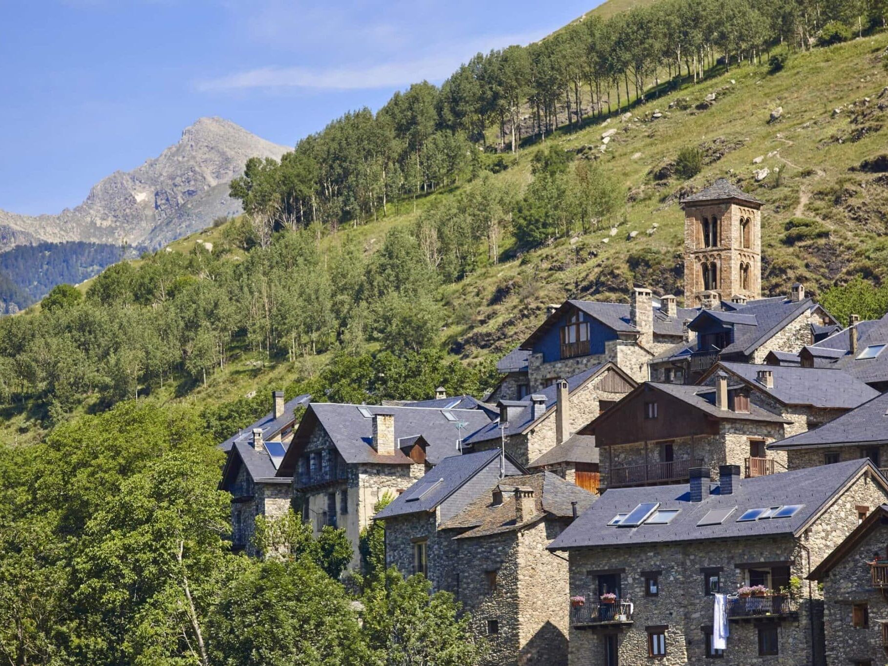 guils de cerdanya 3 scaled uai Compra y venta de casas y pisos La Cerdanya