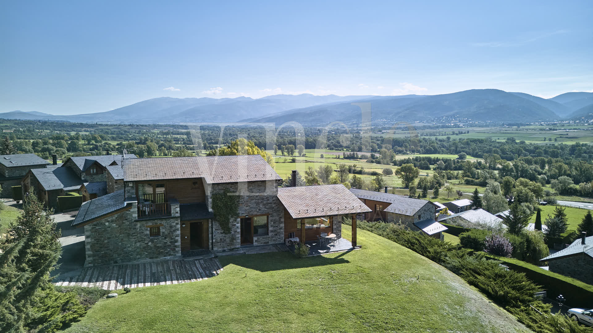 default 62 All Ref1811 562000 Compra y venta de casas y pisos La Cerdanya